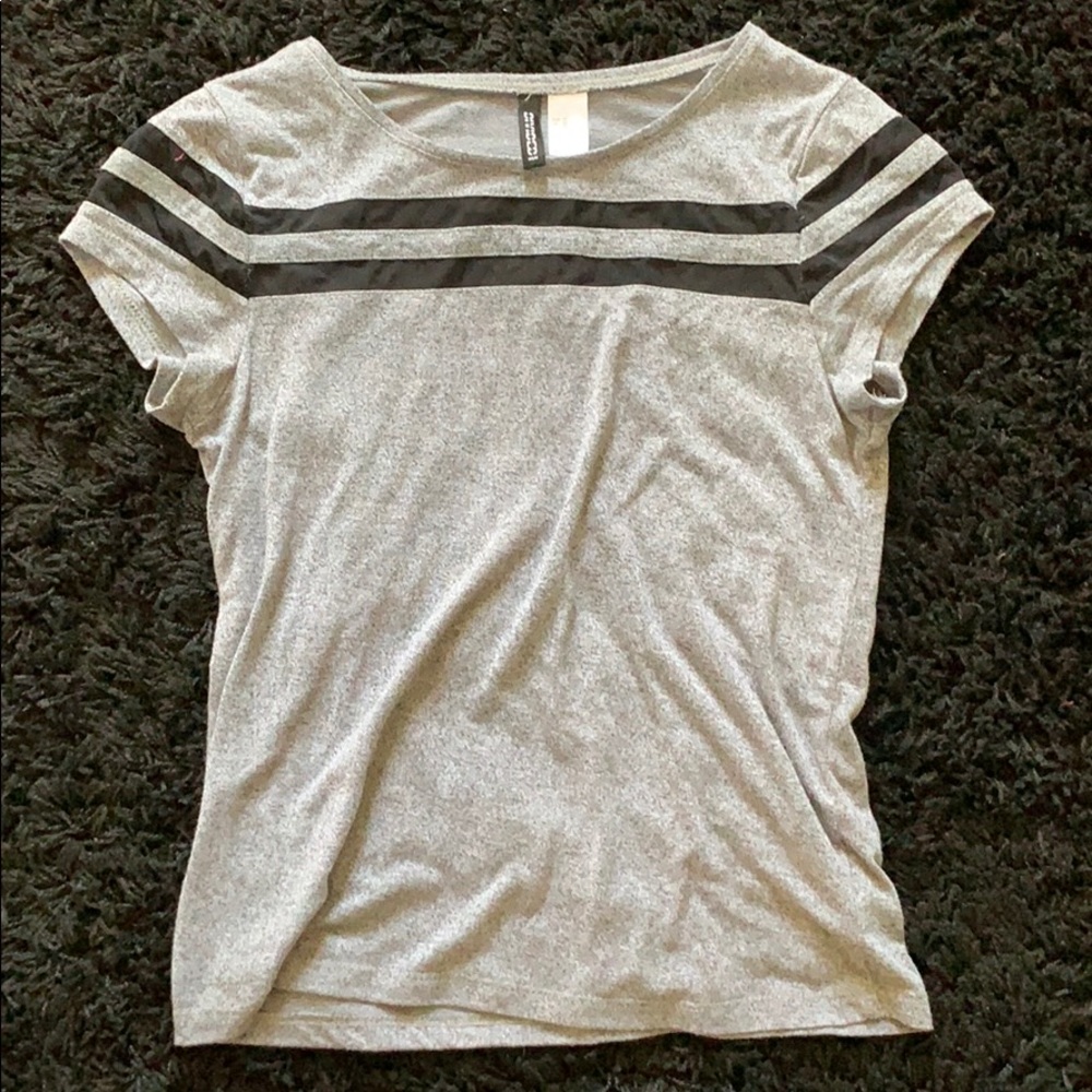 H&M black and gray short sleeve top